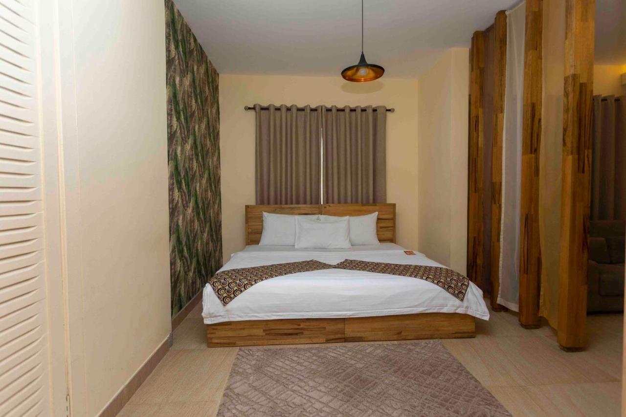 Roots Hotel Apartment Accra Exterior photo
