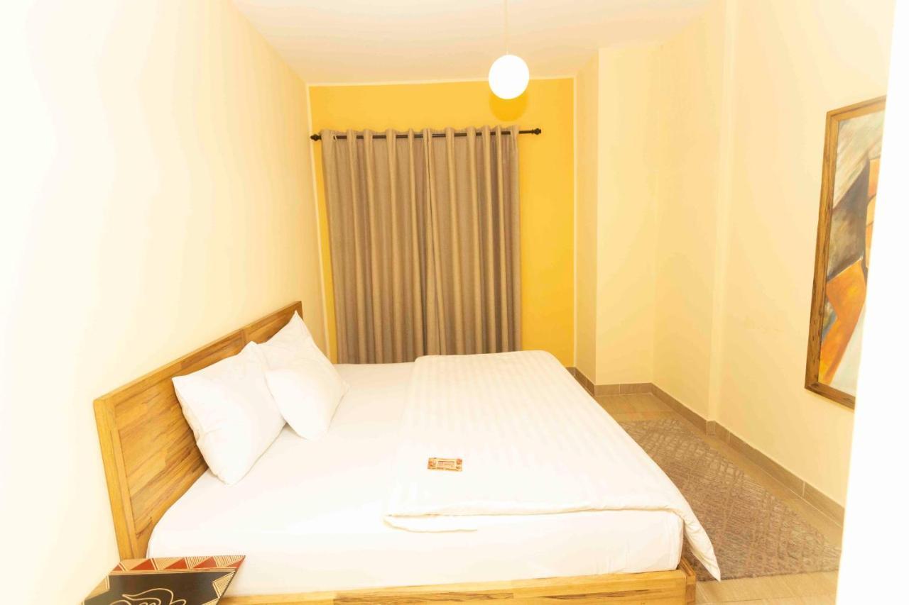 Roots Hotel Apartment Accra Exterior photo