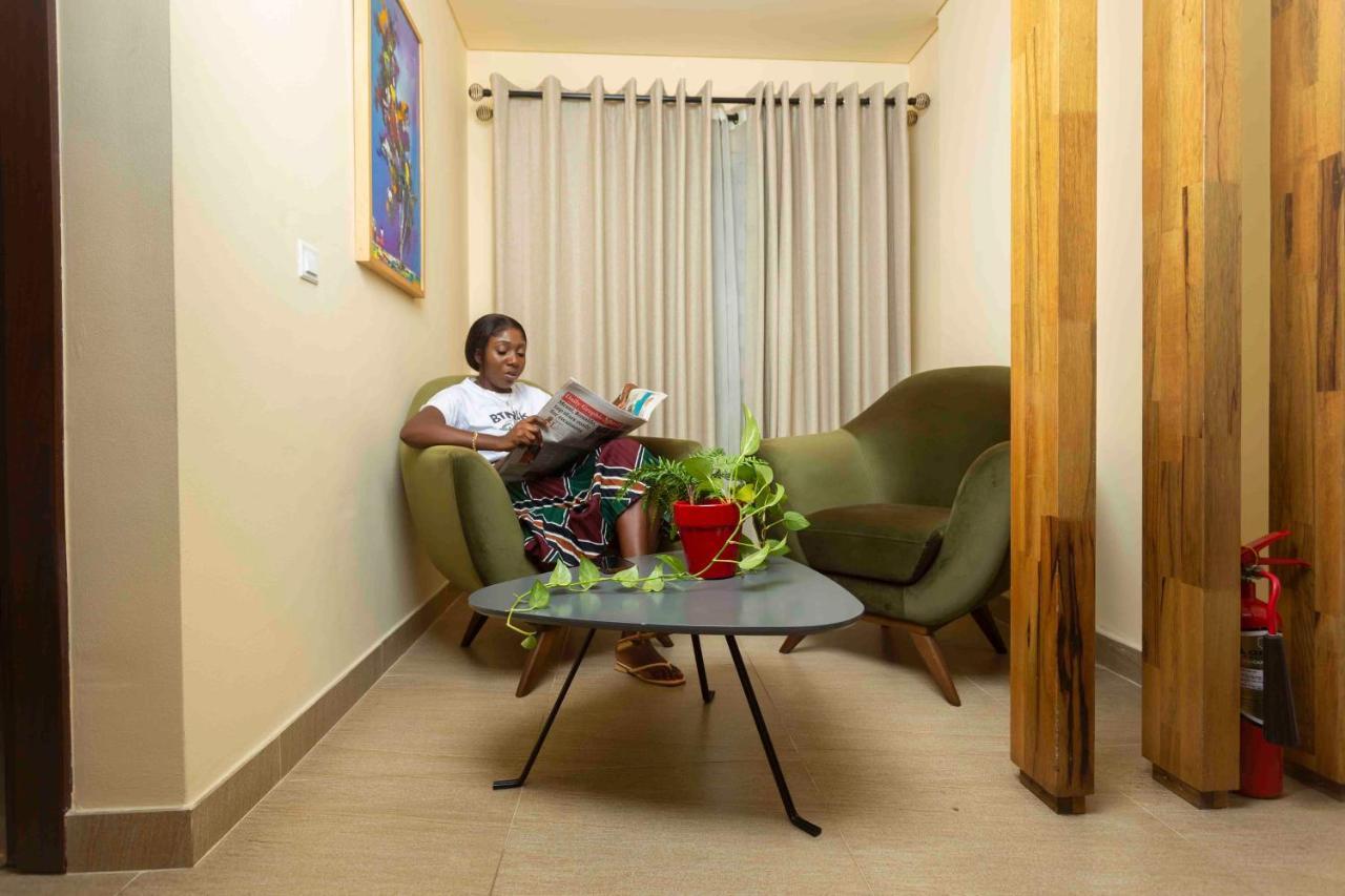 Roots Hotel Apartment Accra Exterior photo