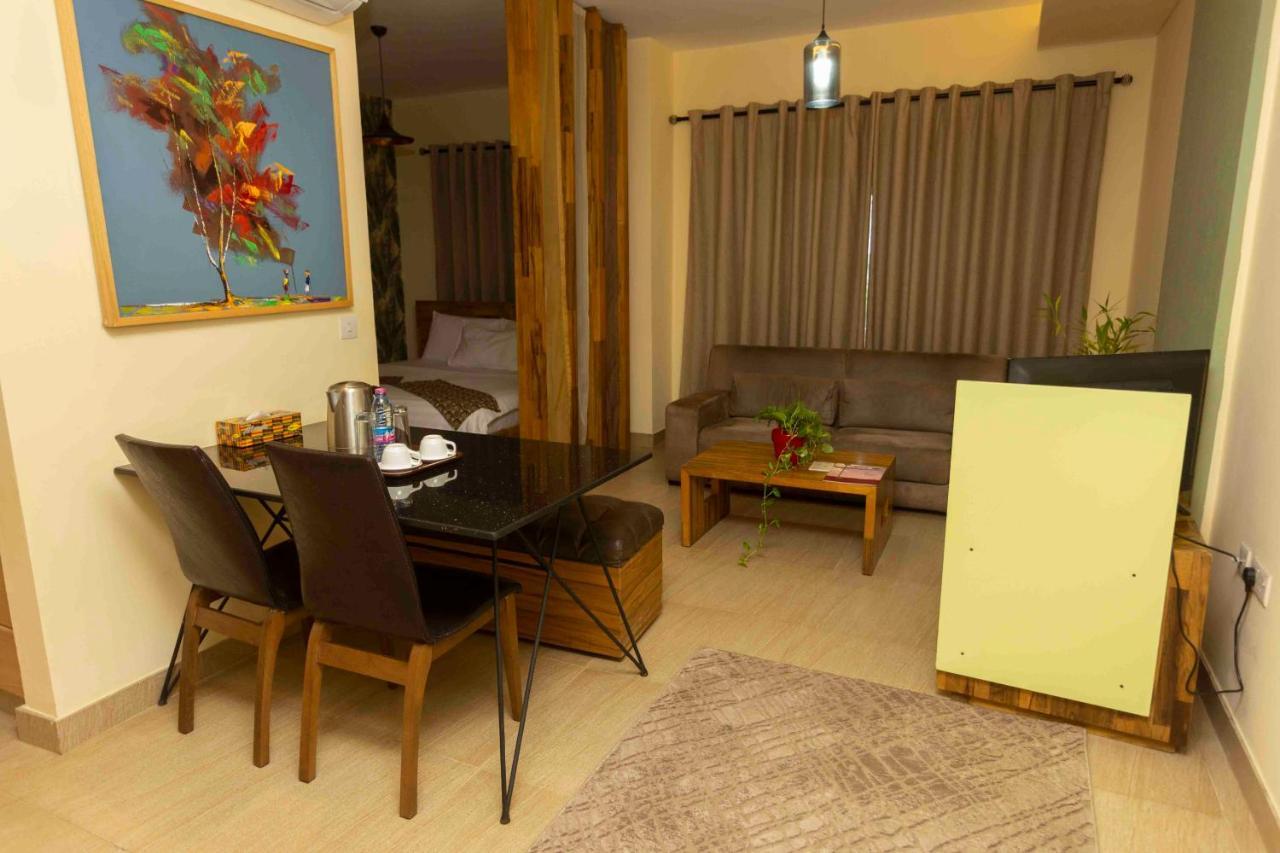 Roots Hotel Apartment Accra Exterior photo