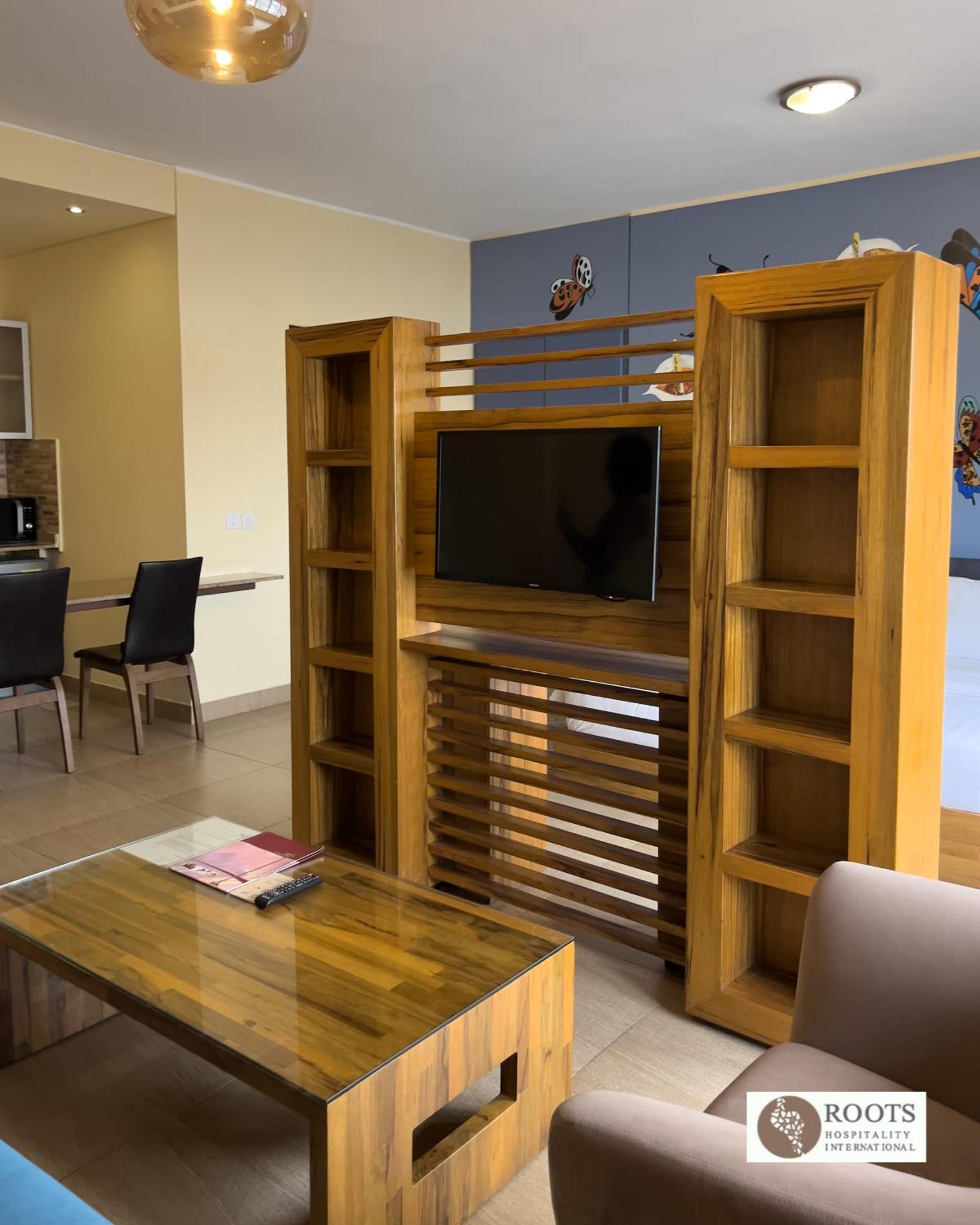 Roots Hotel Apartment Accra Exterior photo