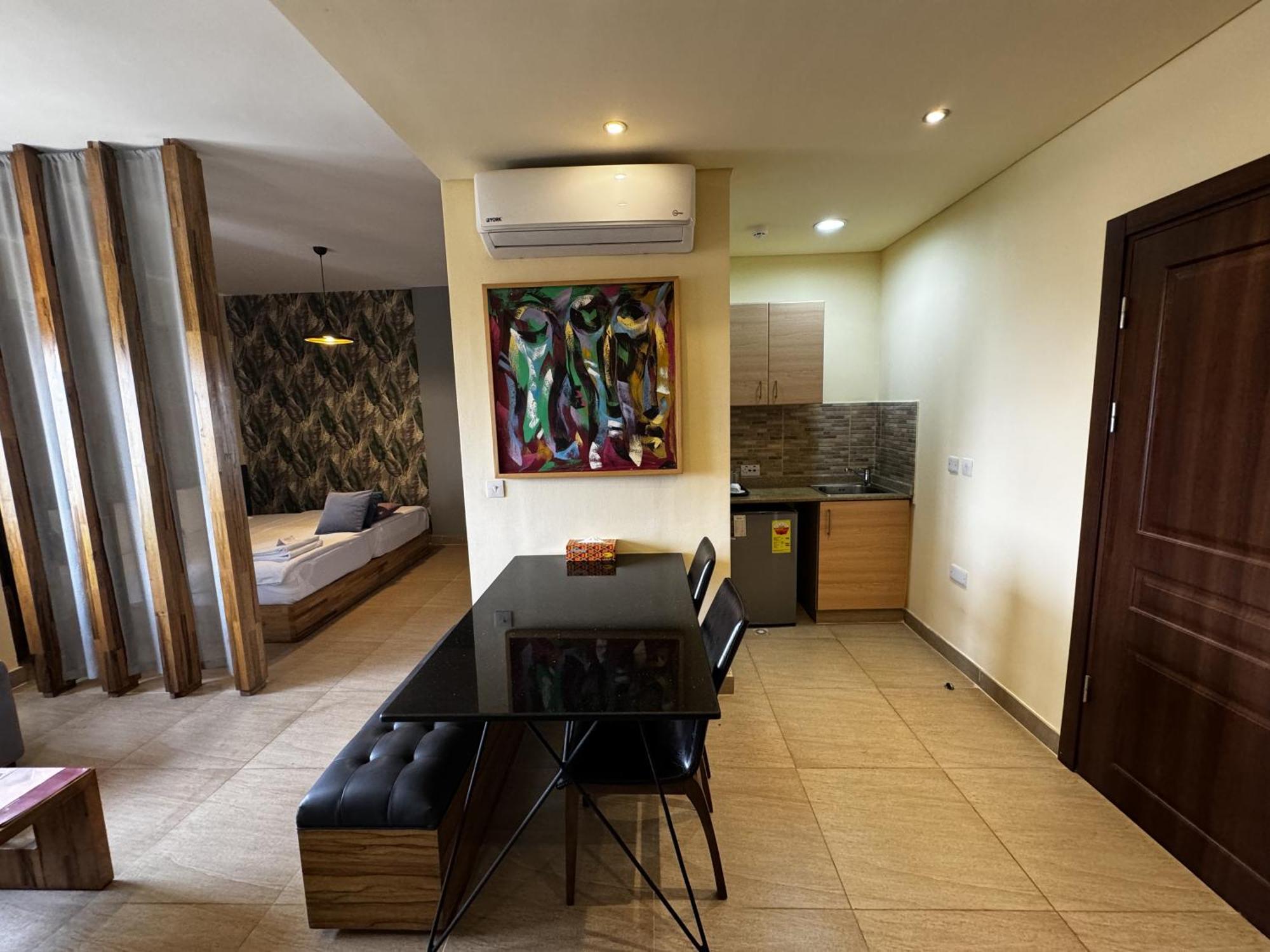 Roots Hotel Apartment Accra Exterior photo